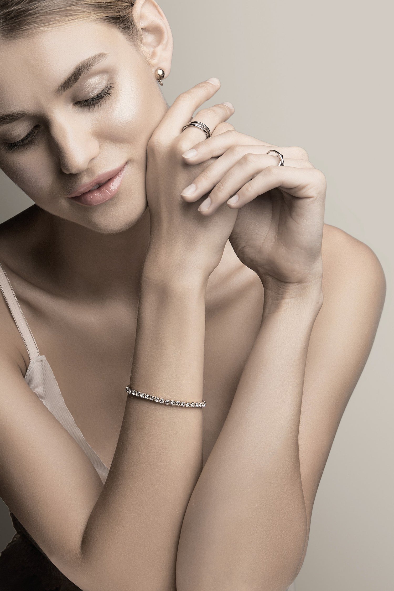 Woman with tennis bracelet