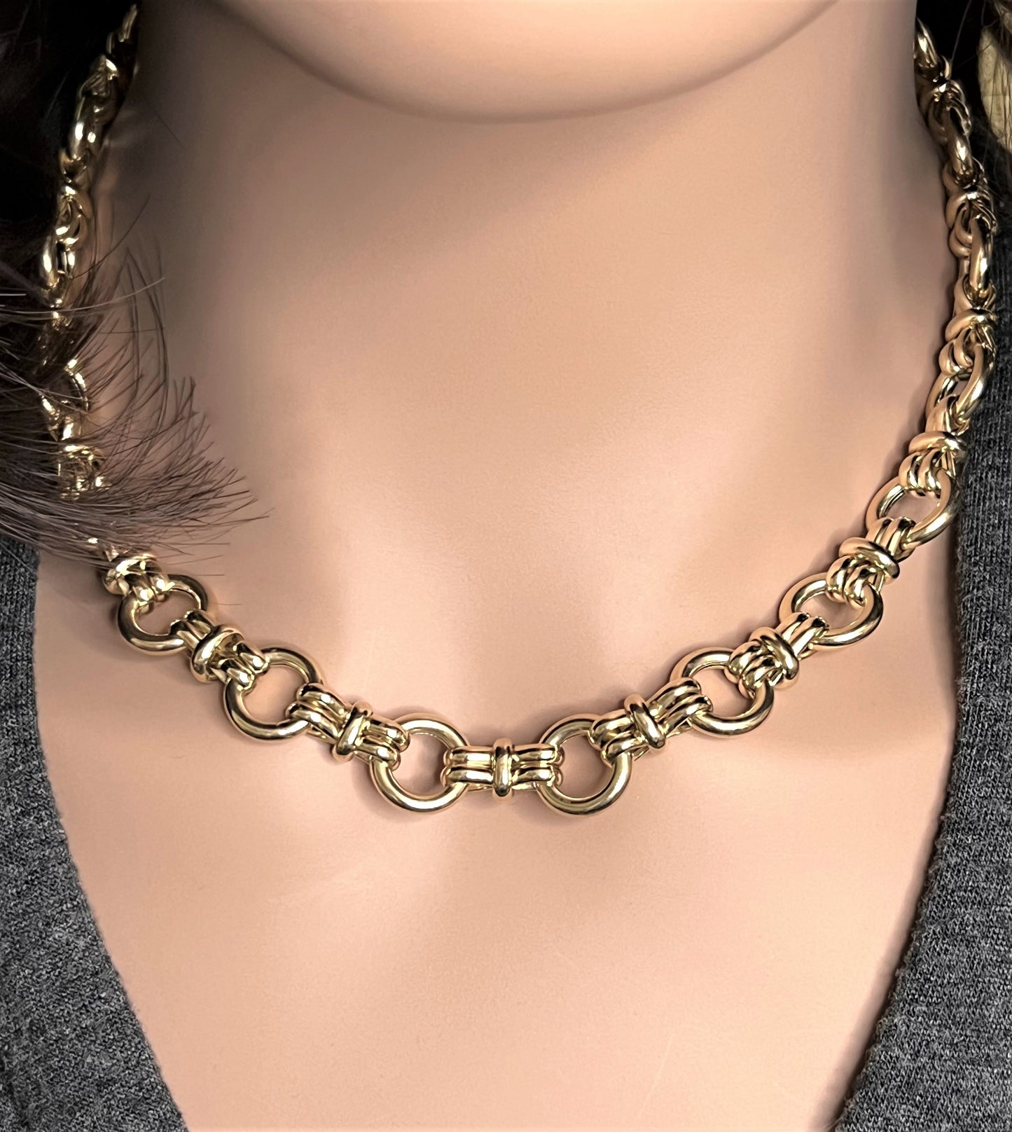 Elegant Gold Necklace